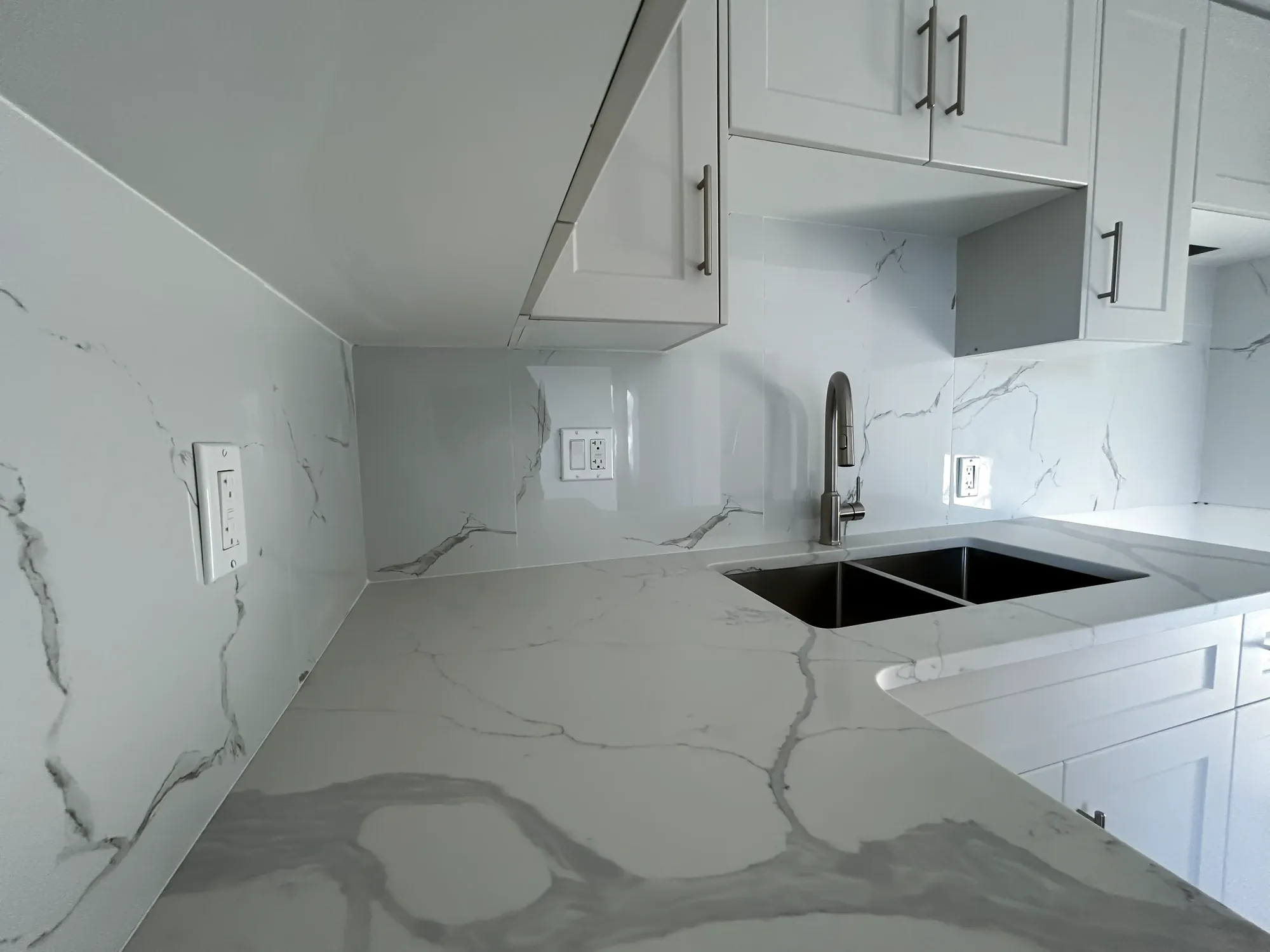 1485 Erie St Apartments, Counters